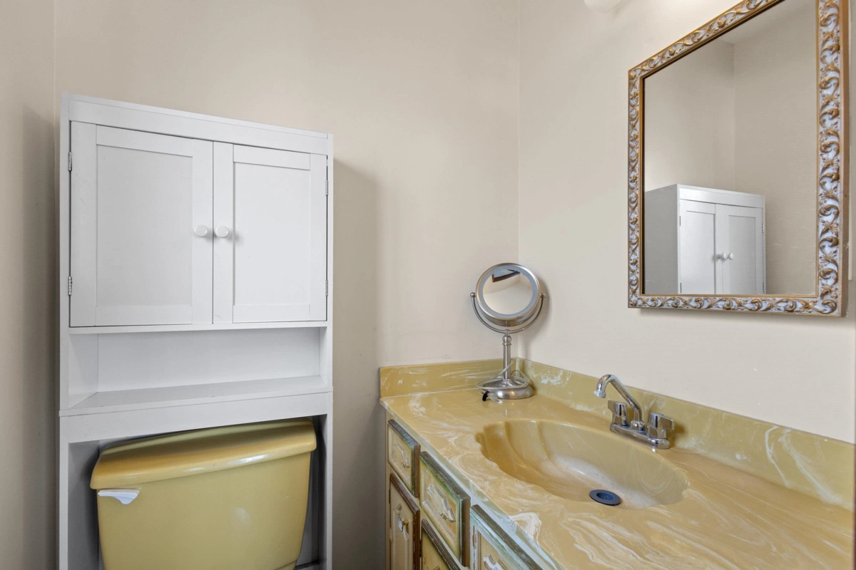 Powder Room Photo of 2225 E 35th Avenue, Vancouver, BC