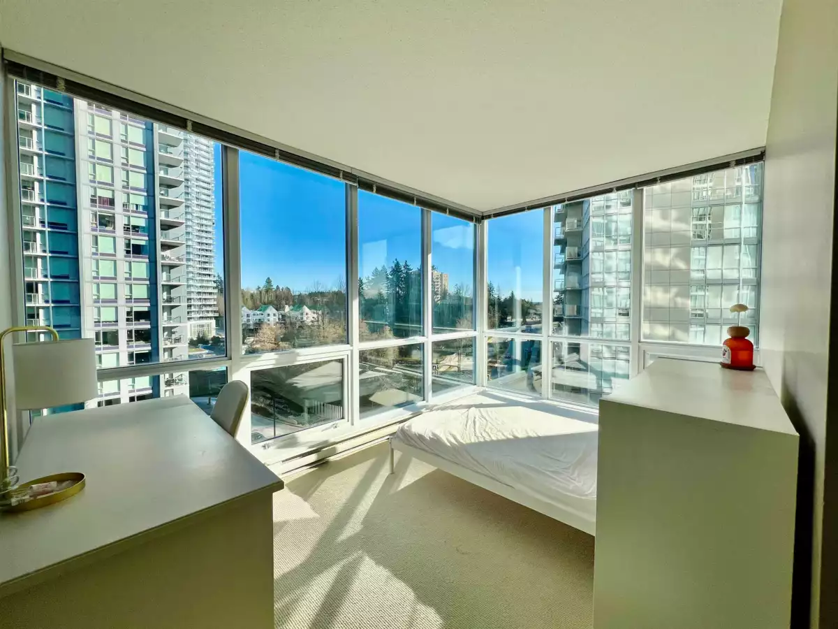 Kitchen Island Photo of 609 13688 100 Avenue, Surrey, BC