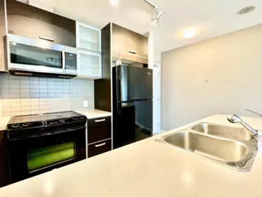 609 13688 100 Avenue, Surrey, BC