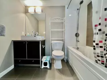 Primary Bathroom Photo of 609 13688 100 Avenue, Surrey, BC