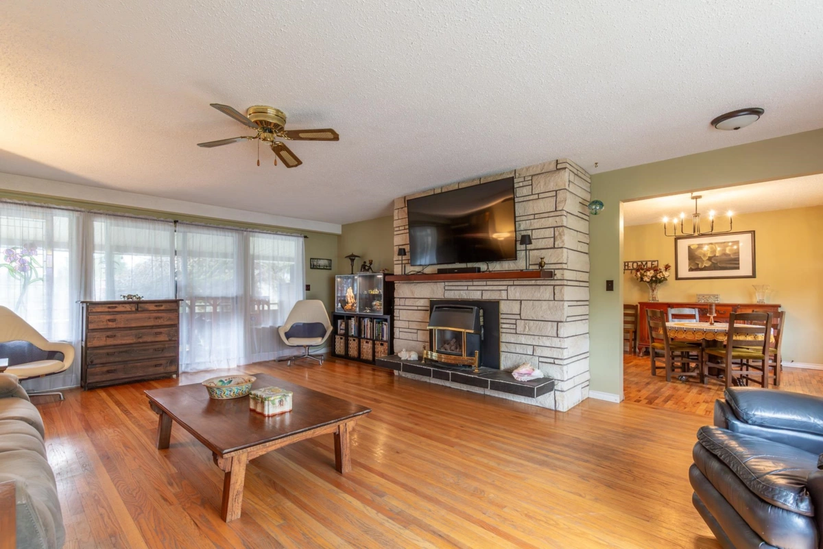 Breakfast Nook Photo of 13221 112b Avenue, Surrey, BC
