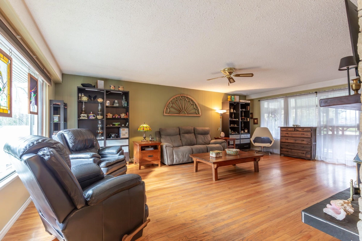 Family Room Photo of 13221 112b Avenue, Surrey, BC