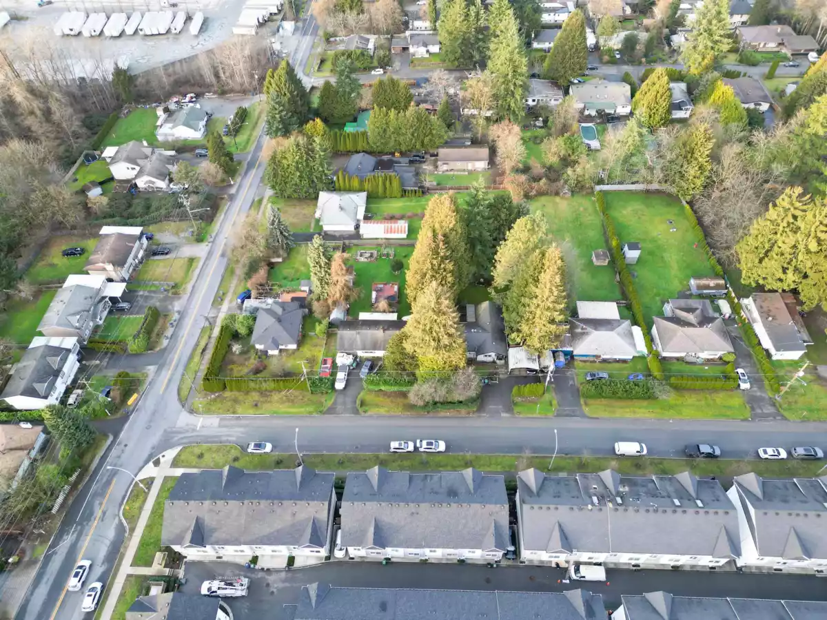 Fitness Center Photo Near 13221 112b Avenue, Surrey, BC