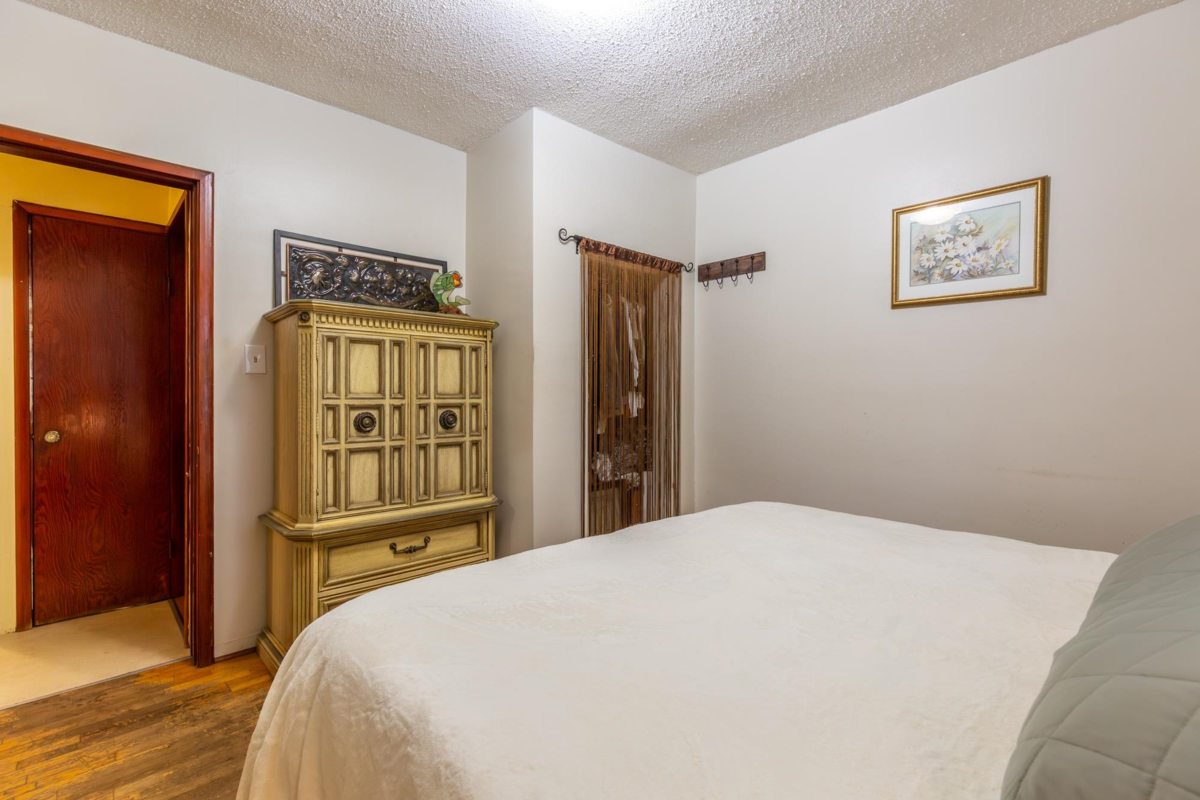 Laundry Room Photo of 13221 112b Avenue, Surrey, BC