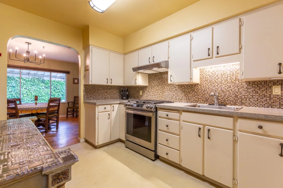 Powder Room Photo of 13221 112b Avenue, Surrey, BC