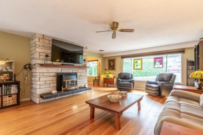 Kitchen Photo of 13221 112b Avenue, Surrey, BC