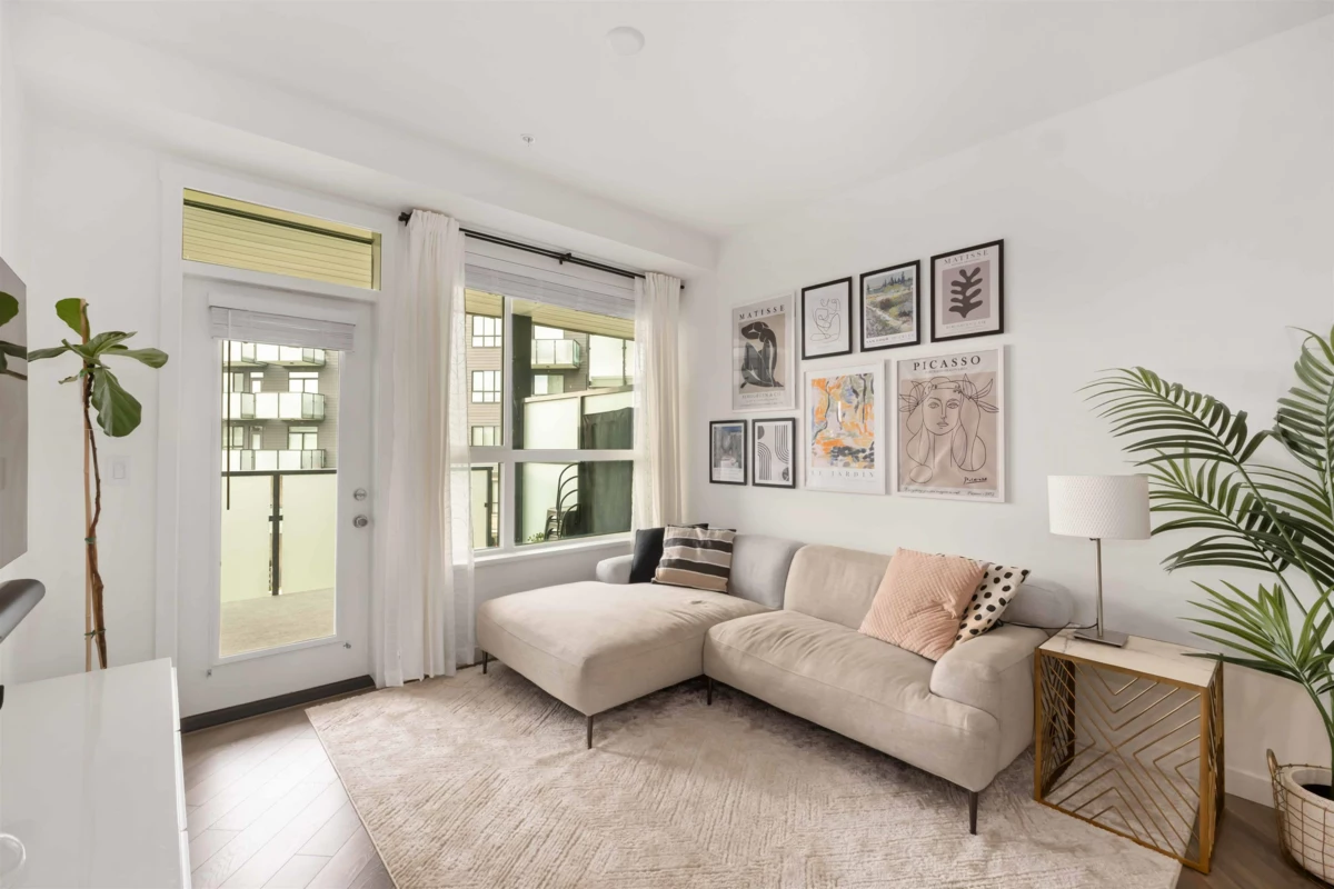 Dining Area Photo of 324 15738 85 Avenue, Surrey, BC