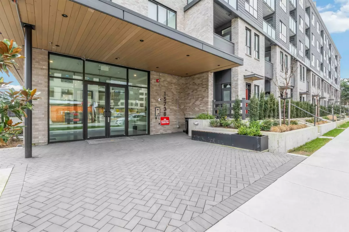 Family Room Photo of 324 15738 85 Avenue, Surrey, BC