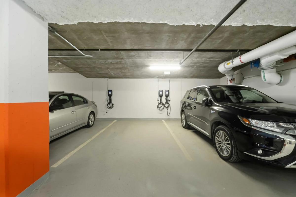 Front Yard Photo of 324 15738 85 Avenue, Surrey, BC