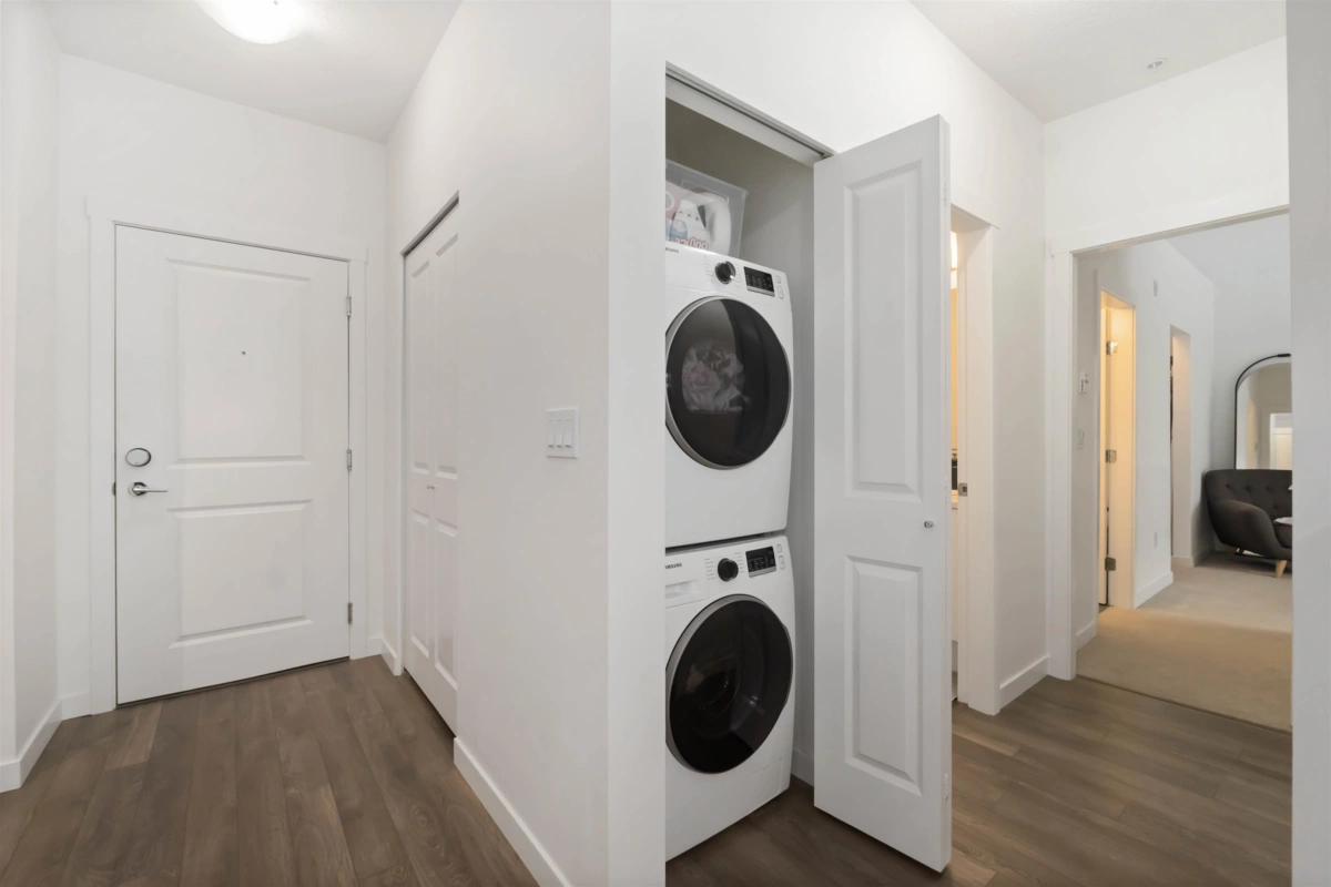 Hallway Photo of 324 15738 85 Avenue, Surrey, BC