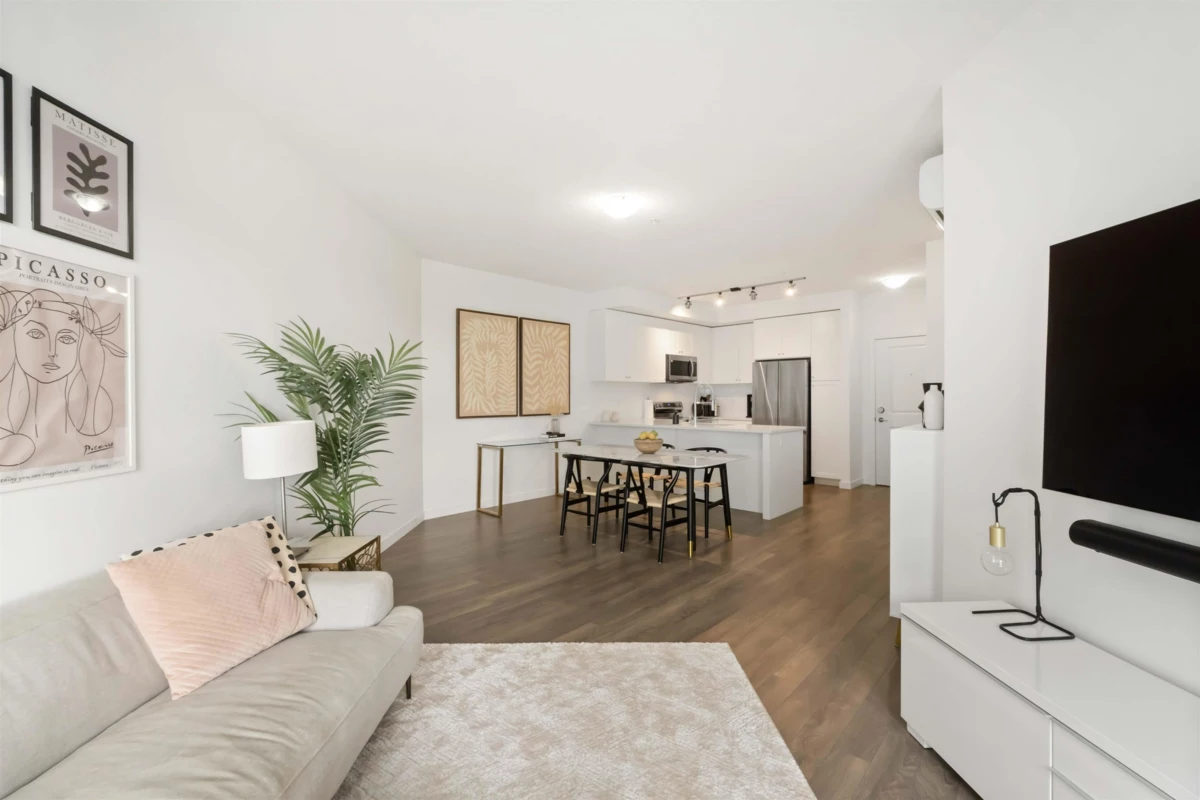 Kitchen Photo of 324 15738 85 Avenue, Surrey, BC