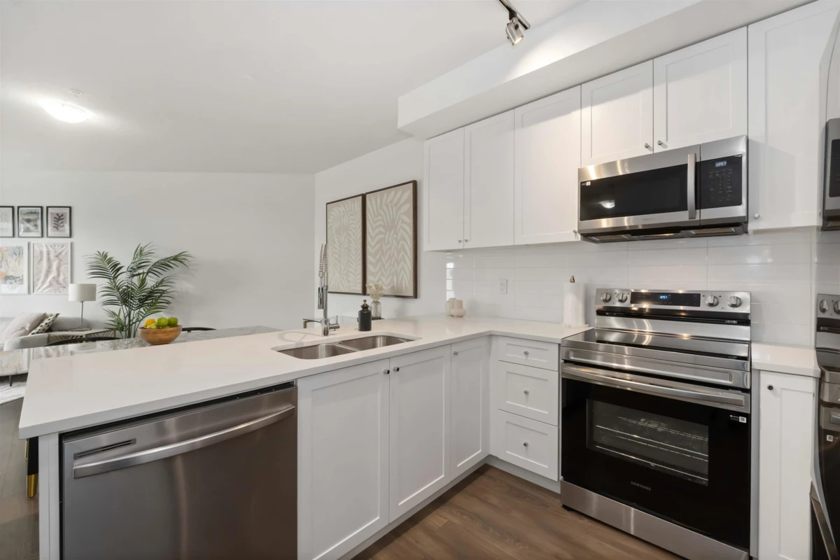 Primary Bathroom Photo of 324 15738 85 Avenue, Surrey, BC