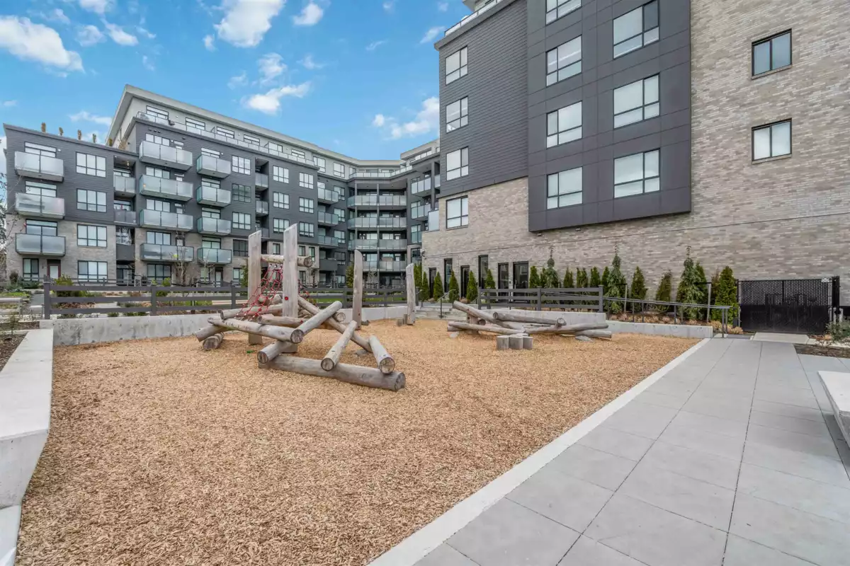 Swimming Pool Photo of 324 15738 85 Avenue, Surrey, BC