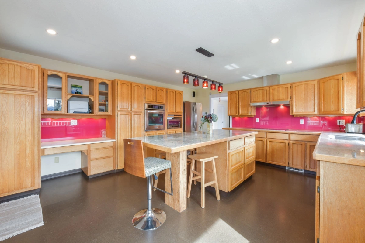 Breakfast Nook Photo of 34639 Dunn Street, Mission, BC