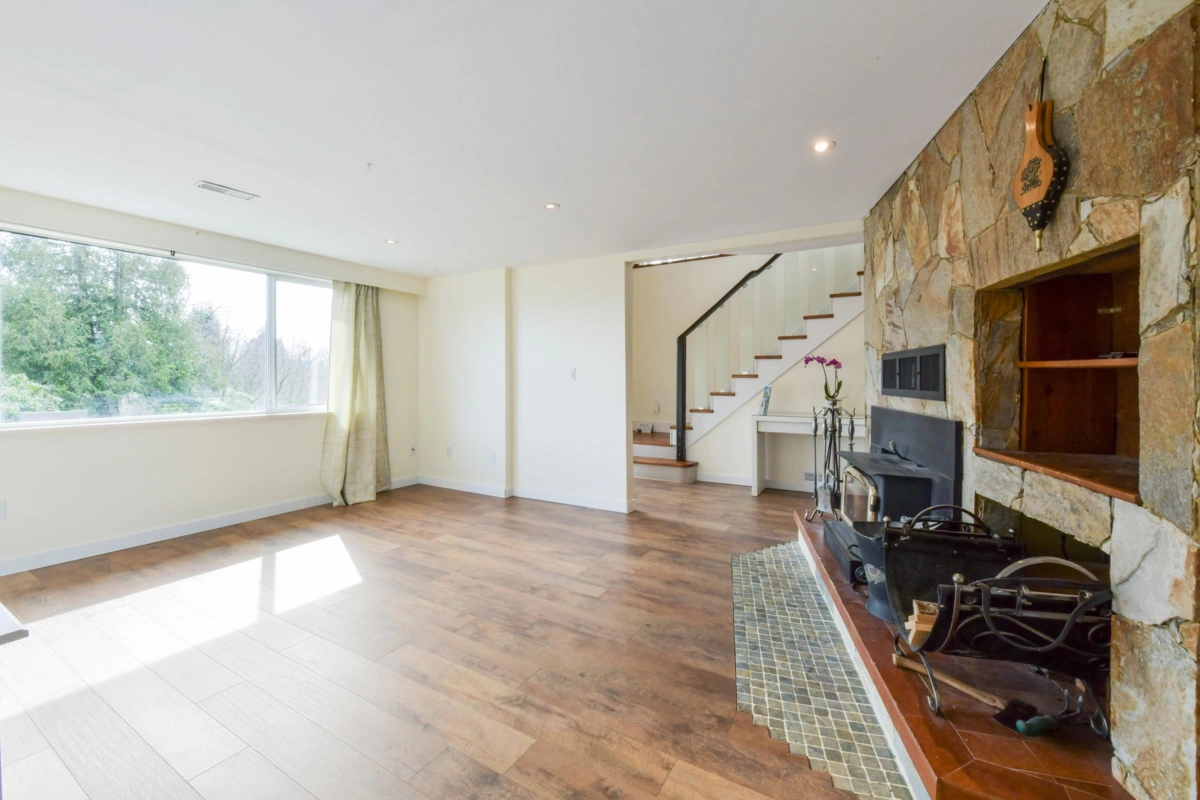 Outdoor Deck Photo of 34639 Dunn Street, Mission, BC