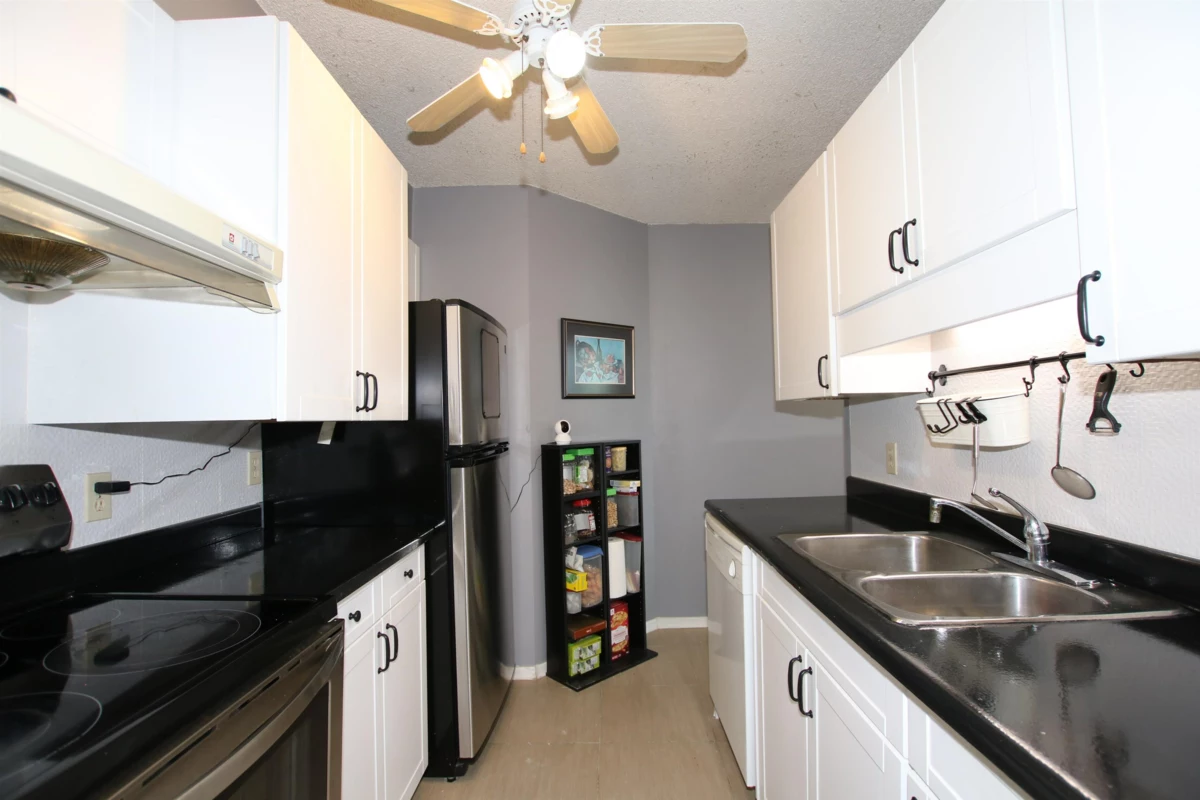 Guest Bathroom Photo of 903 4165 Maywood Street, Burnaby, BC