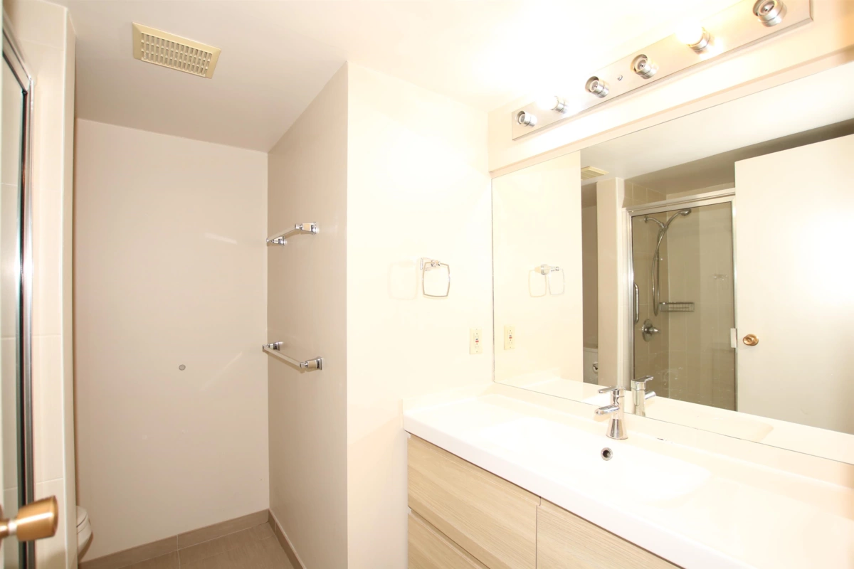 Laundry Room Photo of 903 4165 Maywood Street, Burnaby, BC