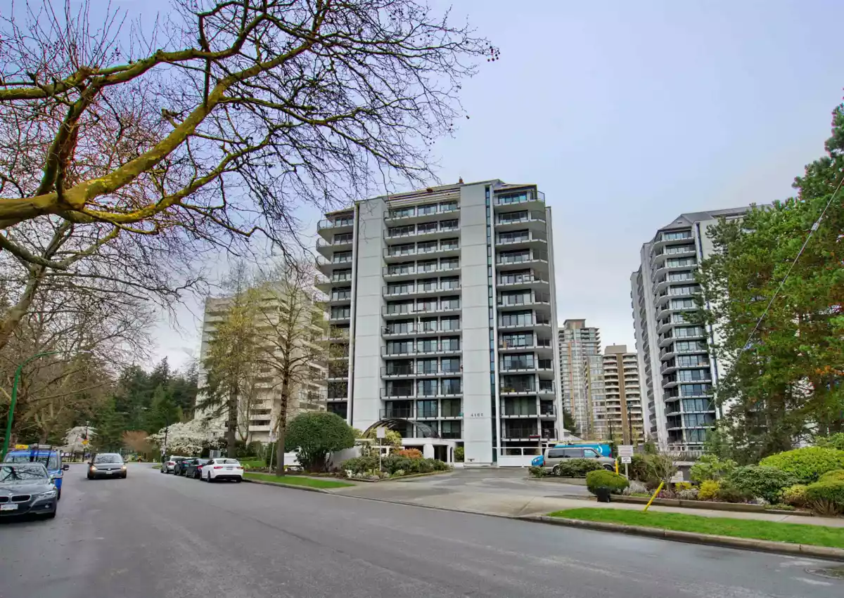 Swimming Pool Photo of 903 4165 Maywood Street, Burnaby, BC
