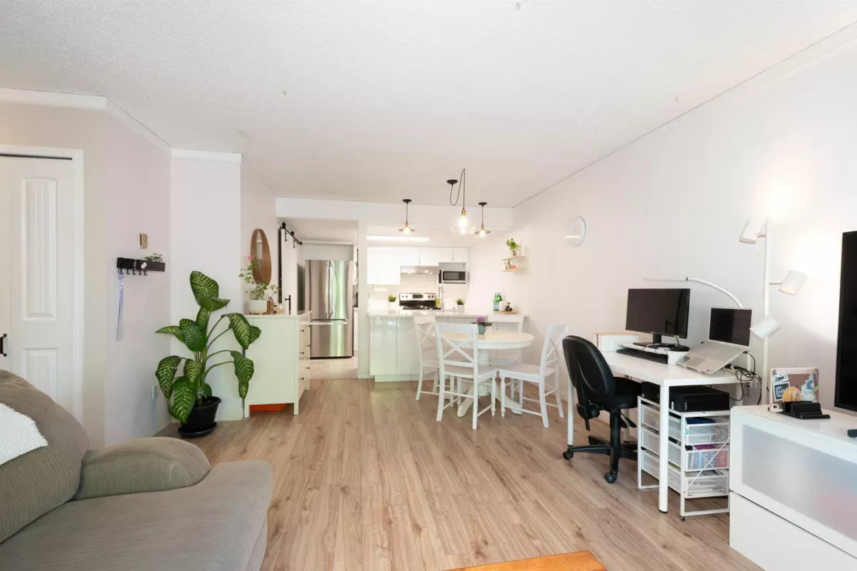 Guest Bathroom Photo of 8 385 Ginger Drive, New Westminster, BC