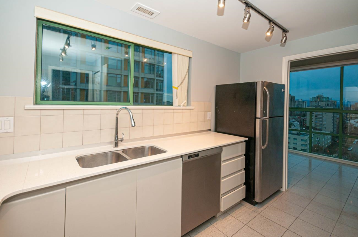 Kitchen Island Photo of 1606 909 Burrard Street, Vancouver, BC