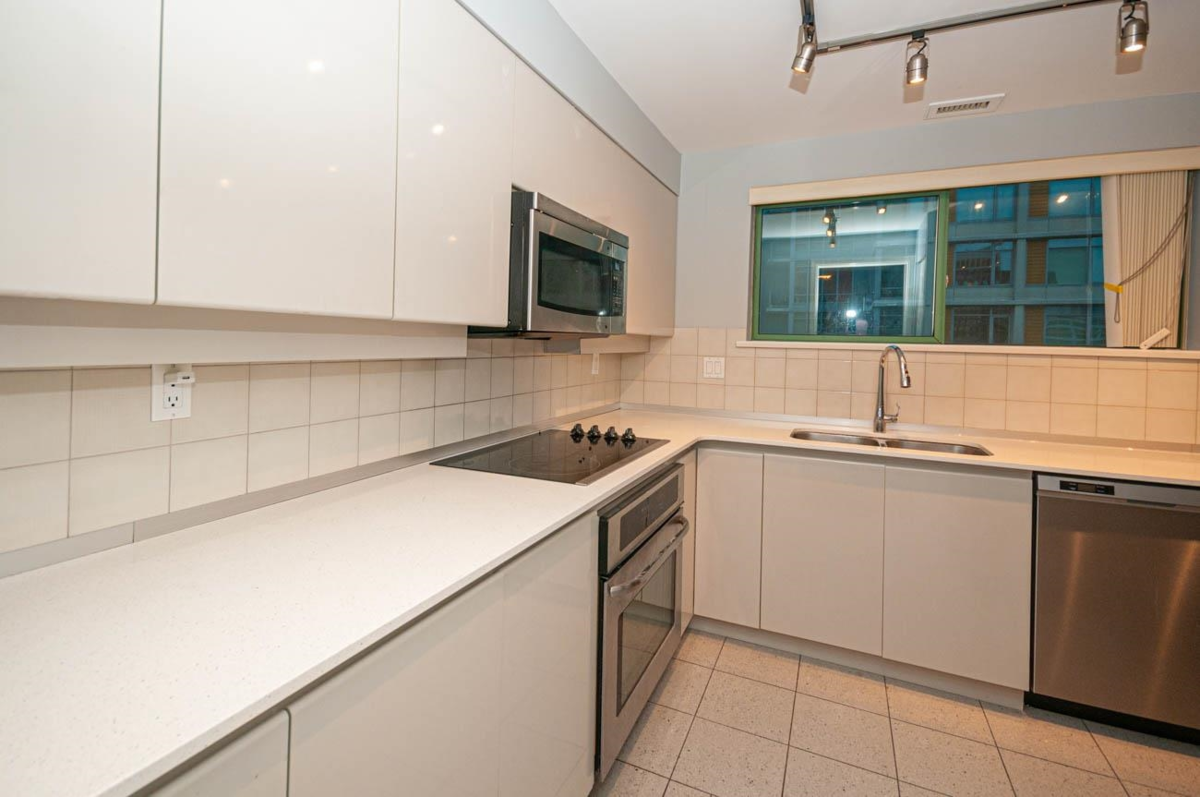 Kitchen Photo of 1606 909 Burrard Street, Vancouver, BC