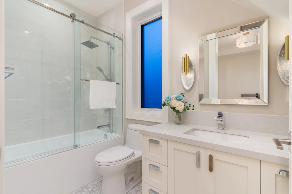 Entry Foyer Photo of 6005 Alma Street, Vancouver, BC