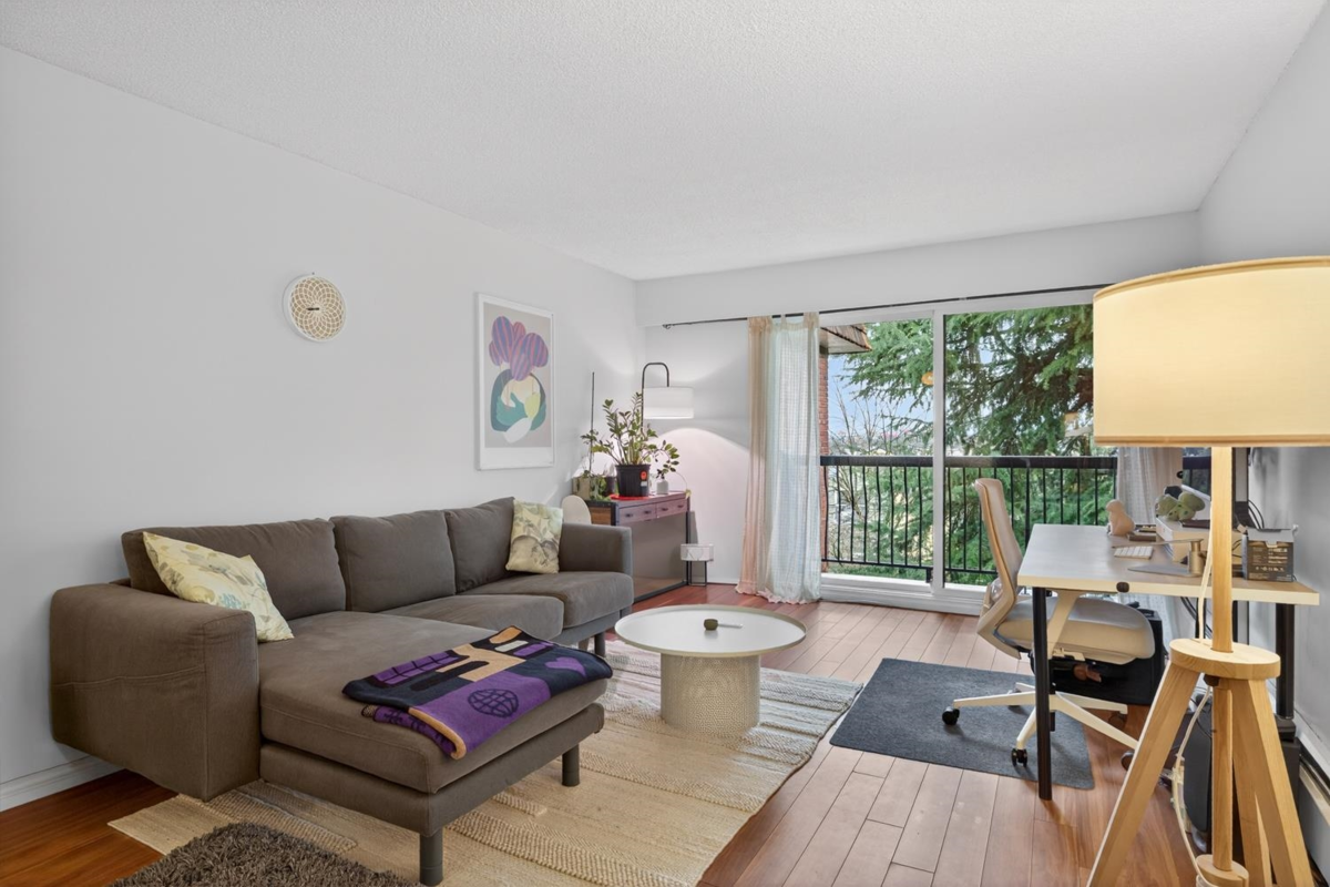 Breakfast Nook Photo of 326 680 E 5th Avenue, Vancouver, BC