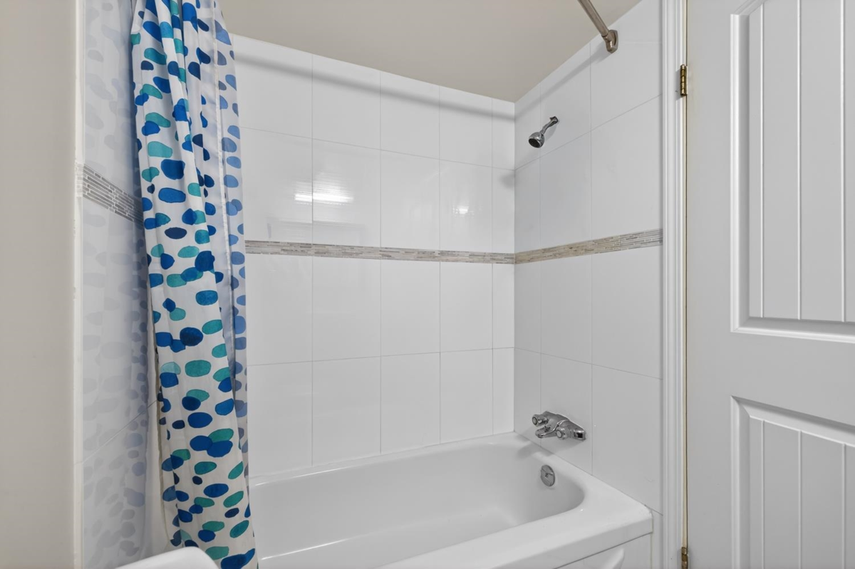 Front Yard Photo of 326 680 E 5th Avenue, Vancouver, BC