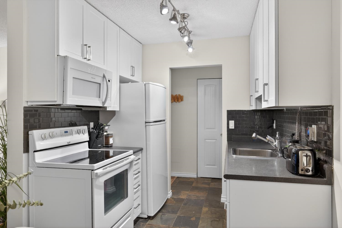 Guest Bathroom Photo of 326 680 E 5th Avenue, Vancouver, BC