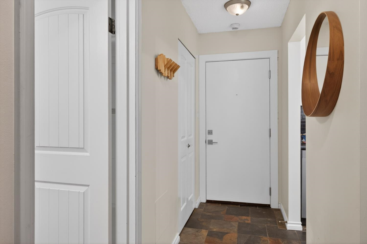 Kitchen Island Photo of 326 680 E 5th Avenue, Vancouver, BC