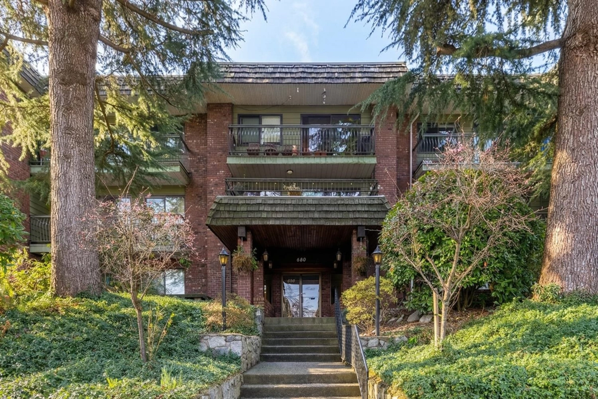 Living Room Photo of 326 680 E 5th Avenue, Vancouver, BC