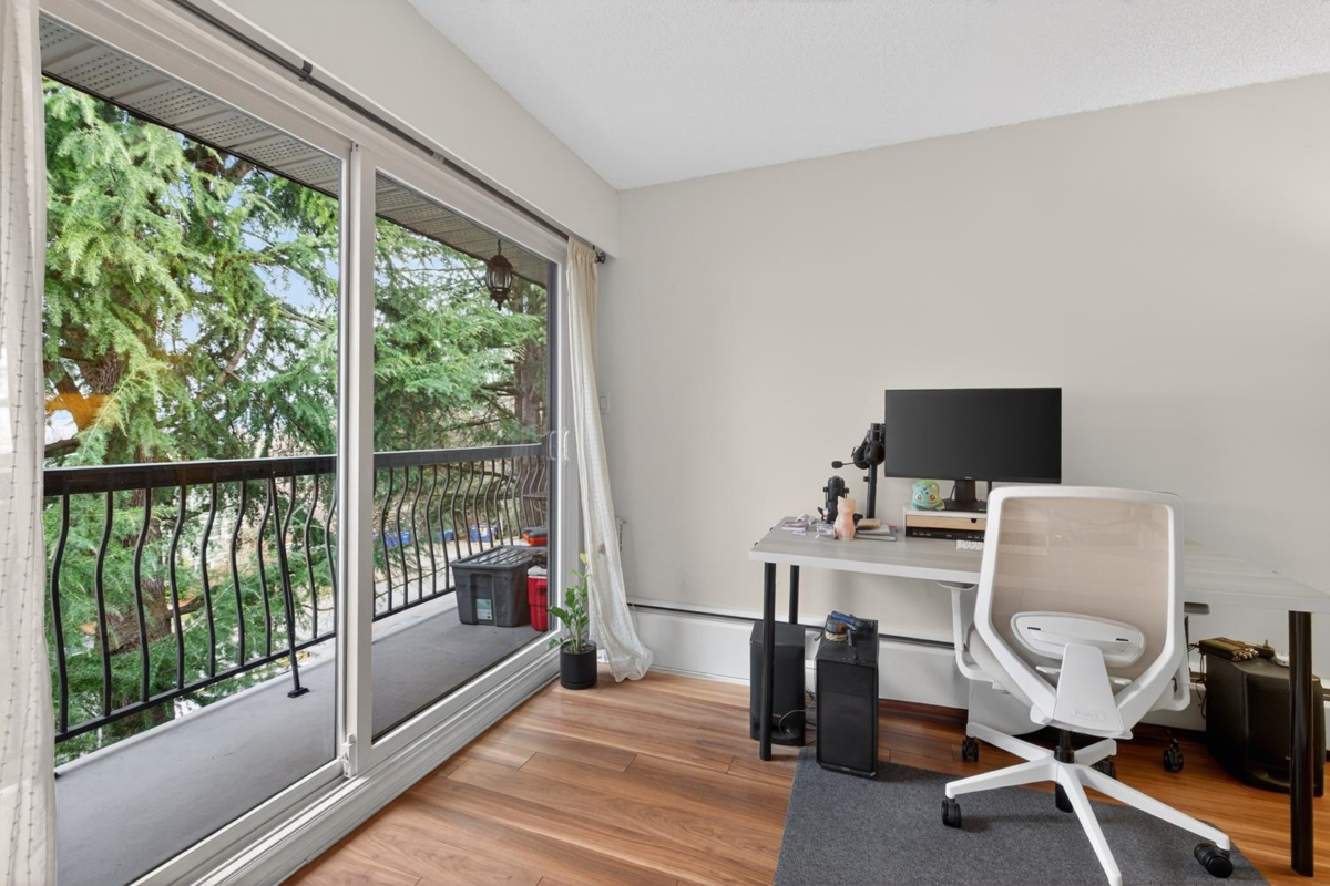 Walk-In Closet Photo of 326 680 E 5th Avenue, Vancouver, BC