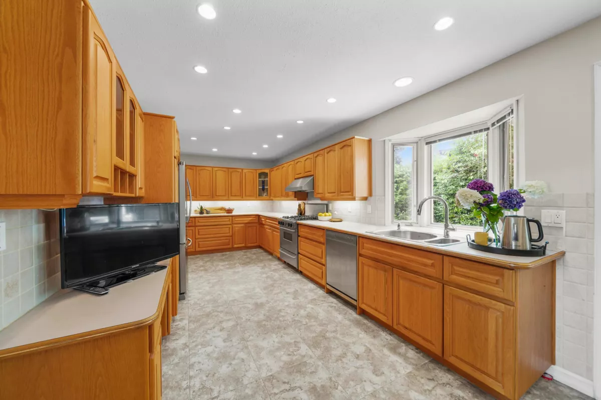 Kitchen Island Photo of 5174 Dennison Drive, Delta, BC