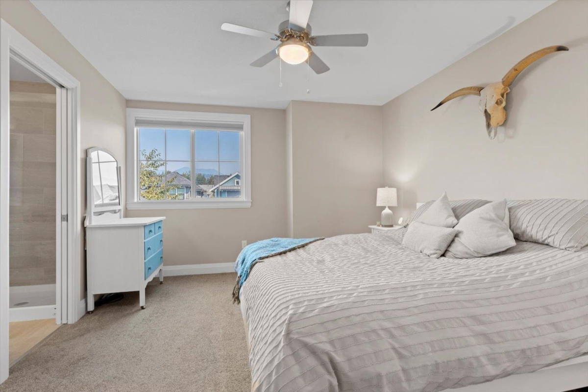 Entry Foyer Photo of 5408 Peach Road, Chilliwack, BC