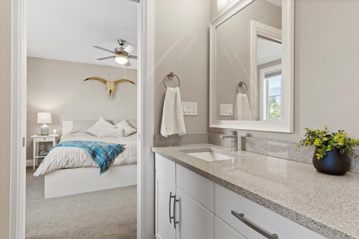 Garage Interior Photo of 5408 Peach Road, Chilliwack, BC