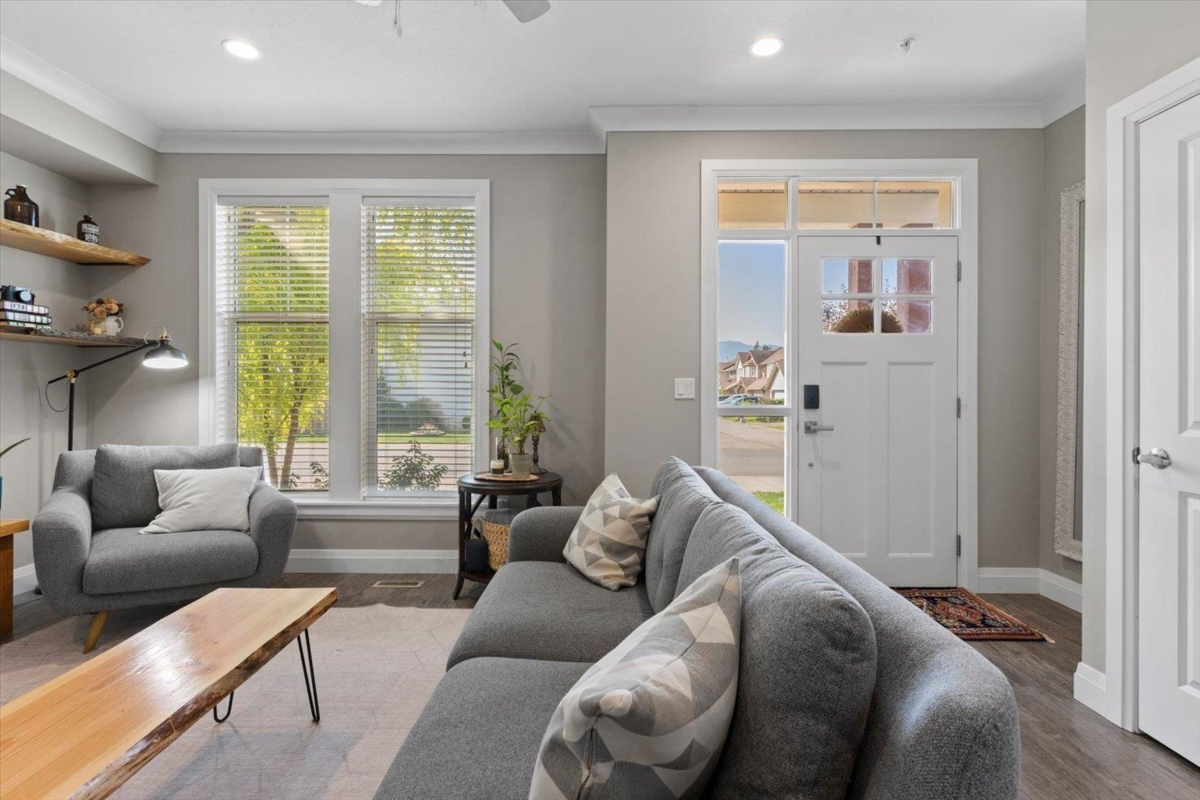 Living Room Photo of 5408 Peach Road, Chilliwack, BC