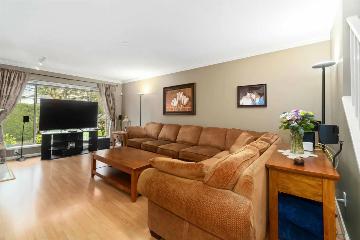 Dining Area Photo of 54 323 Governors Court, New Westminster, BC