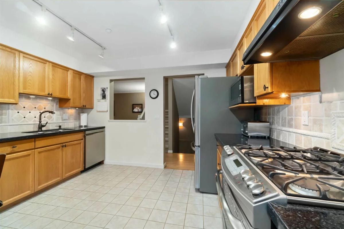 Primary Bathroom Photo of 54 323 Governors Court, New Westminster, BC