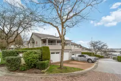 54 323 Governors Court, New Westminster, BC