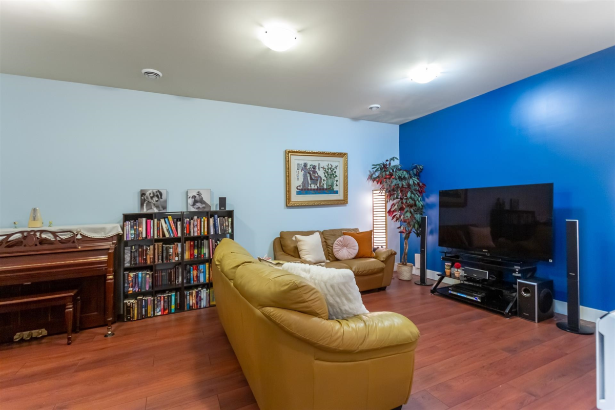 Guest Bathroom Photo of 18 3122 160 Street, Surrey, BC