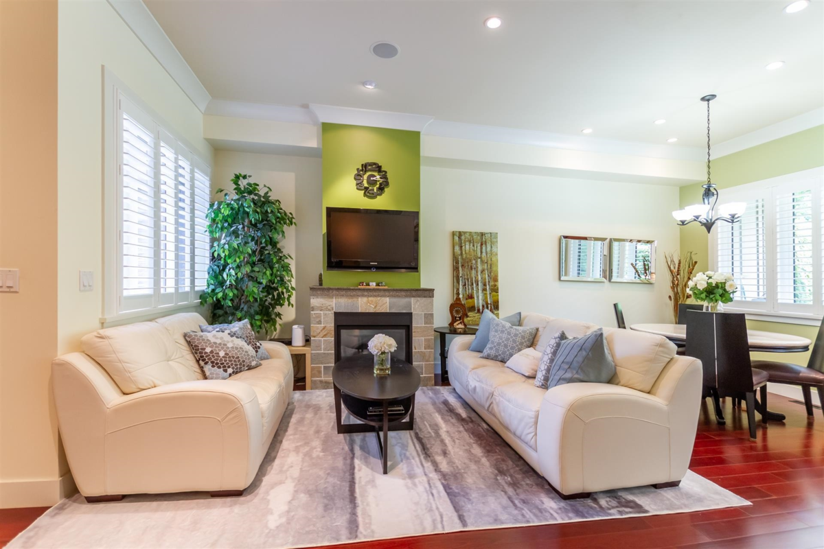 Living Room Photo of 18 3122 160 Street, Surrey, BC