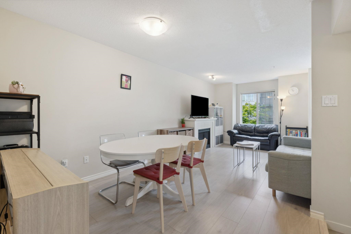 Dining Area Photo of 39 14855 100 Avenue, Surrey, BC