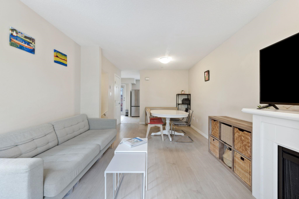 Kitchen Island Photo of 39 14855 100 Avenue, Surrey, BC