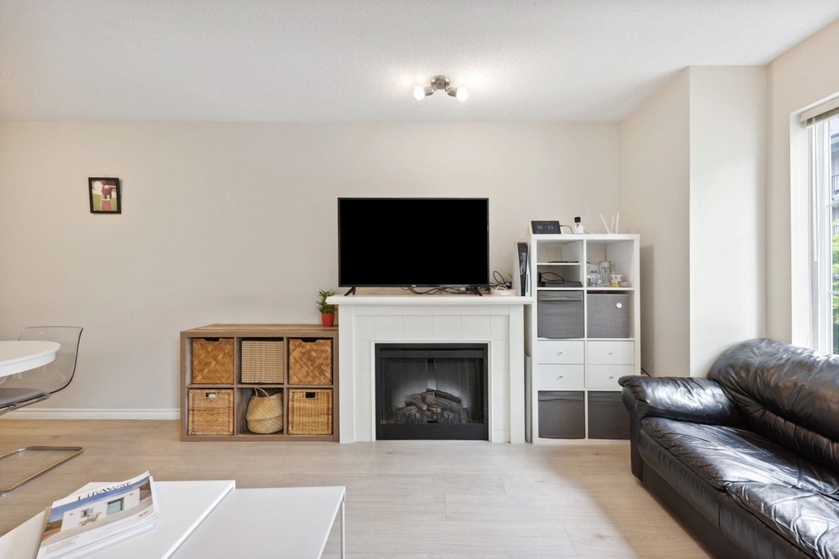 Kitchen Photo of 39 14855 100 Avenue, Surrey, BC