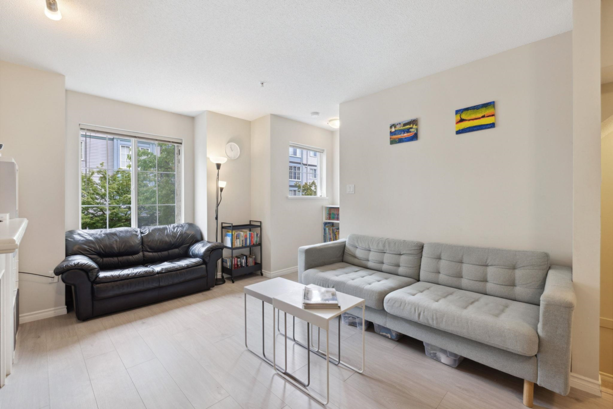 Living Room Photo of 39 14855 100 Avenue, Surrey, BC