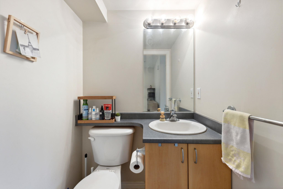 Mudroom Photo of 39 14855 100 Avenue, Surrey, BC