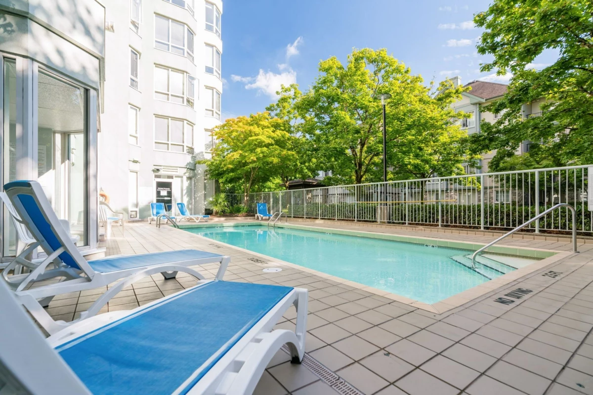 Swimming Pool Photo of 39 14855 100 Avenue, Surrey, BC