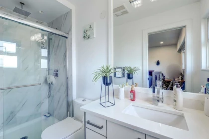 Powder Room Photo of 11467 87 Avenue, Delta, BC