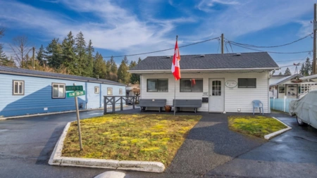 Swimming Pool Photo of 52 3931 198 Street, Langley, BC