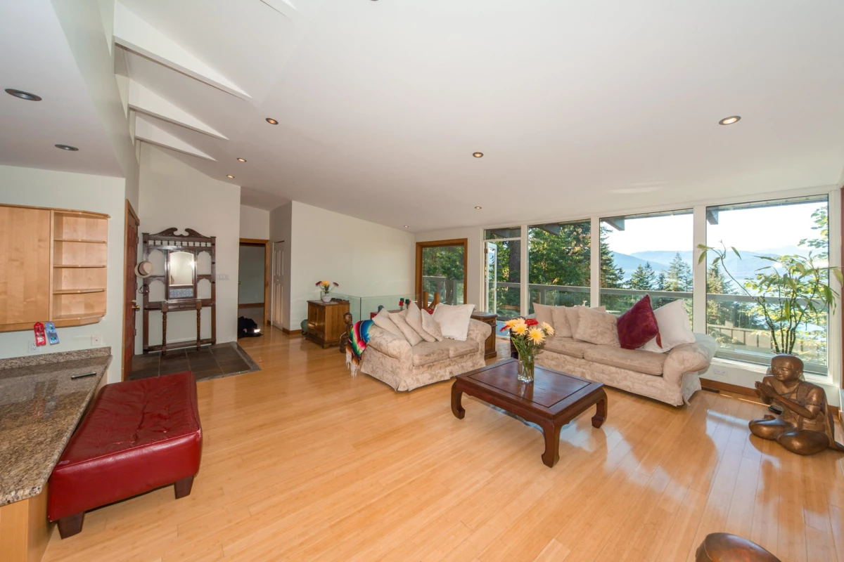 Family Room Photo of 170 Highview Place, Lions Bay, BC
